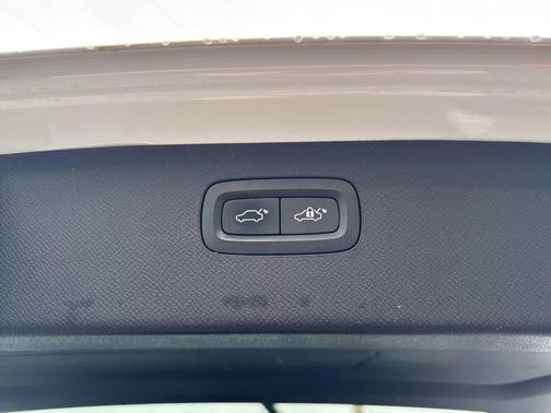 2017 Volvo XC90 Hybrid T8 R-Design