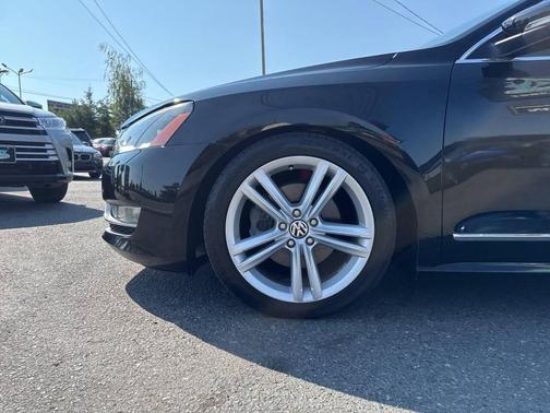 2014 Volkswagen Passat 1.8T Auto SEL Premium