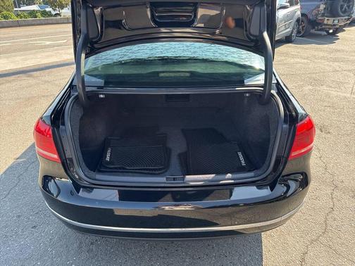 2014 Volkswagen Passat 1.8T Auto SEL Premium