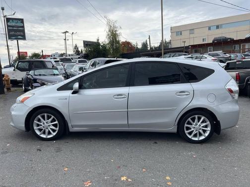 2013 Toyota Prius v Five