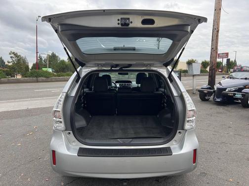 2013 Toyota Prius v Five