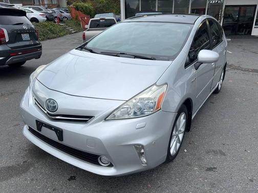2013 Toyota Prius v Five