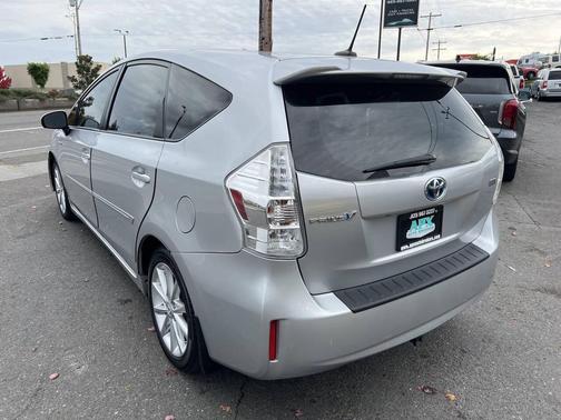 2013 Toyota Prius v Five