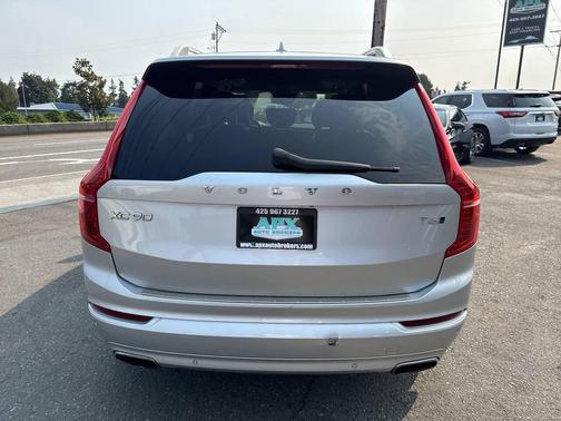2017 Volvo XC90 T6 Momentum