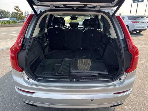 2017 Volvo XC90 T6 Momentum