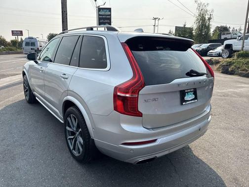 2017 Volvo XC90 T6 Momentum
