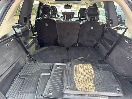 2017 Volvo XC90 T6 Momentum