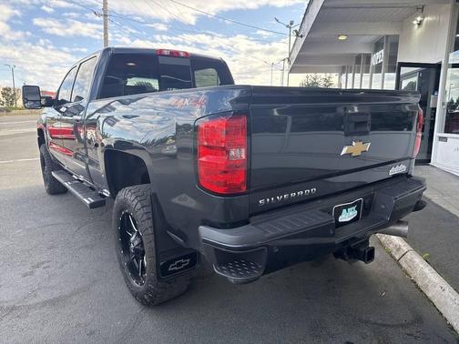 Deep Ocean Blue Metallic 2018 Chevrolet Silverado 2500 High Country