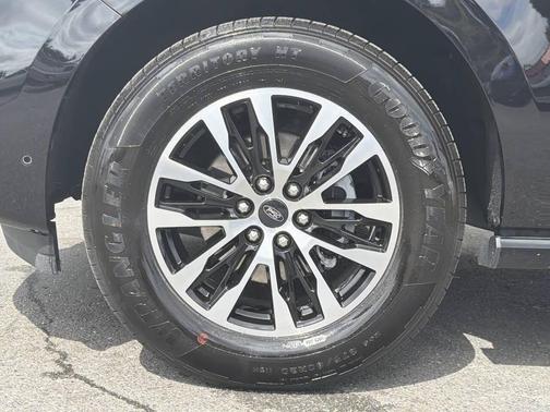 Agate Black 2025 Ford Expedition Max Platinum