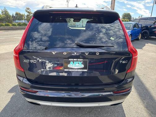 2017 Volvo XC90 T6 Momentum