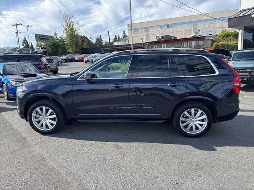 2017 Volvo XC90 T6 Momentum