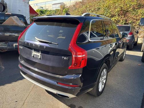 2017 Volvo XC90 T6 Momentum