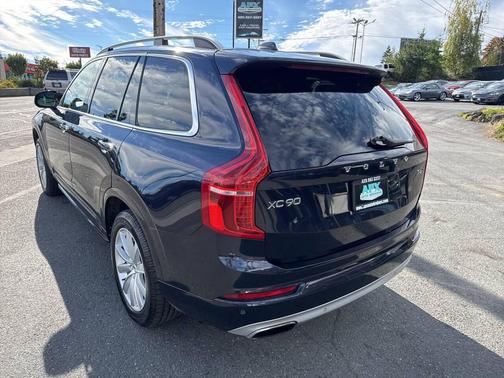2017 Volvo XC90 T6 Momentum