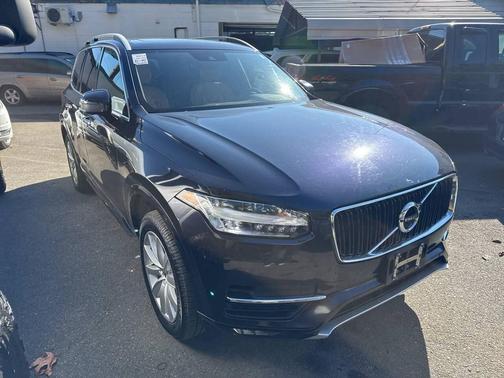 2017 Volvo XC90 T6 Momentum