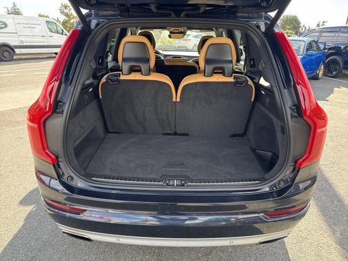 2017 Volvo XC90 T6 Momentum