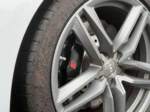 Ibis White 2014 Audi R8 4.2