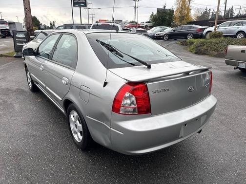 2004 Kia Spectra GS 4dr Hatchback