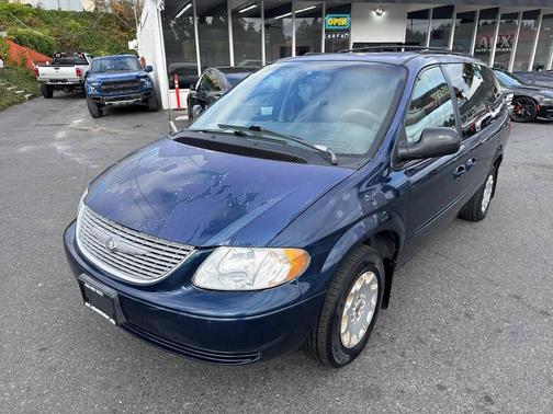 2001 Chrysler Town & Country LX