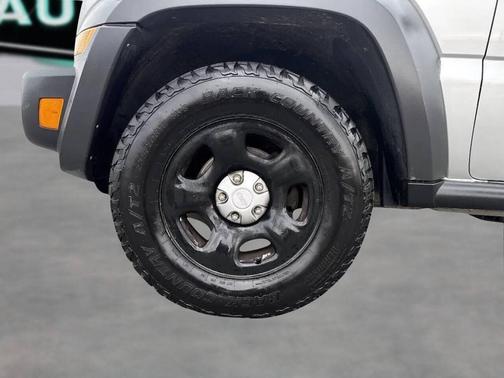 Bright Silver Metallic Clearcoat 2007 Jeep Liberty Sport