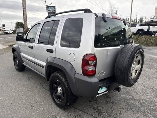 Bright Silver Metallic Clearcoat 2007 Jeep Liberty Sport