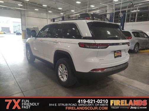 2025 Jeep Grand Cherokee Laredo