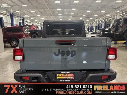 2026 Jeep Gladiator Sport