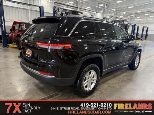 2025 Jeep Grand Cherokee Laredo