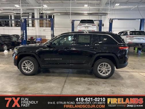 2025 Jeep Grand Cherokee Laredo