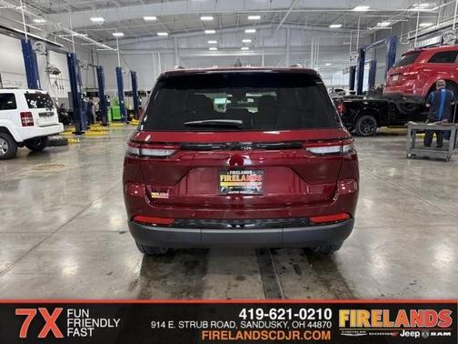 2025 Jeep Grand Cherokee Laredo