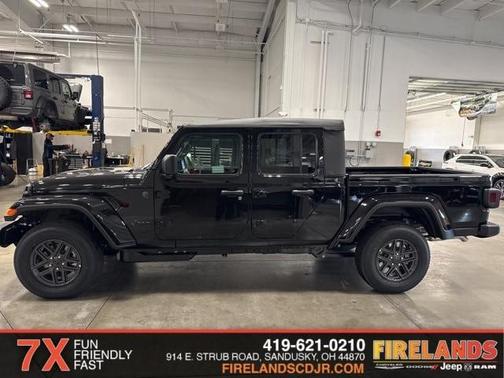 2026 Jeep Gladiator Sport