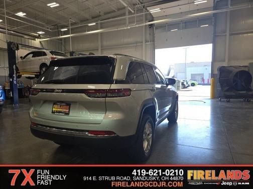 2025 Jeep Grand Cherokee Laredo