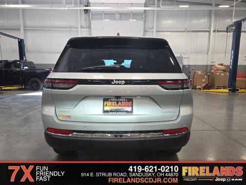 2025 Jeep Grand Cherokee Laredo