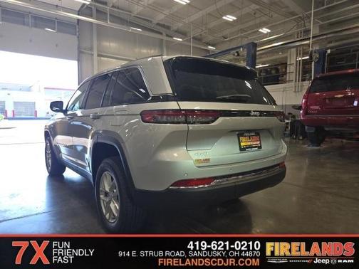 2025 Jeep Grand Cherokee Laredo