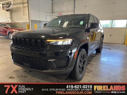 2025 Jeep Grand Cherokee Laredo