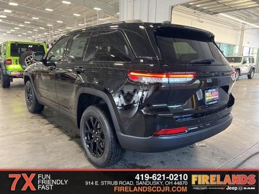 2025 Jeep Grand Cherokee Laredo