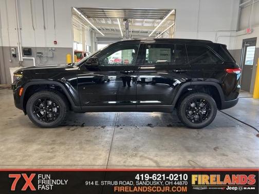 2025 Jeep Grand Cherokee Laredo