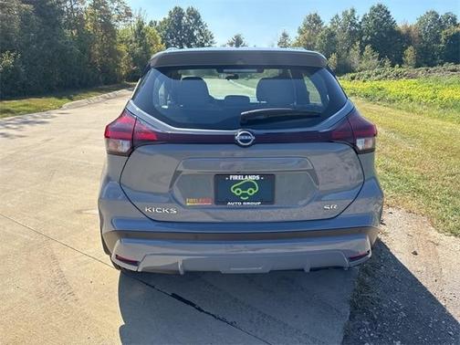 2023 Nissan Kicks SR