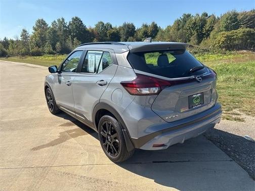 2023 Nissan Kicks SR