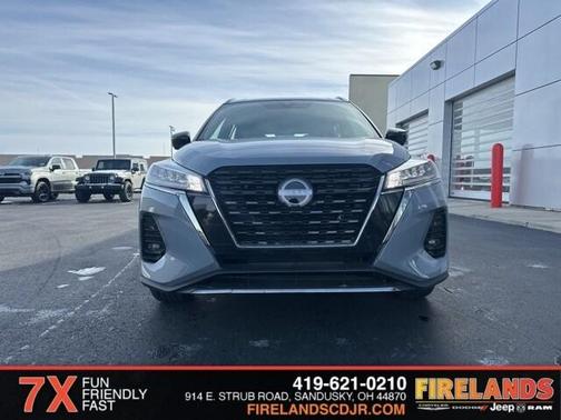 2023 Nissan Kicks SR