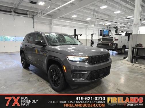 2025 Jeep Grand Cherokee Laredo