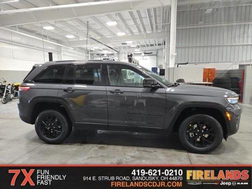 2025 Jeep Grand Cherokee Laredo