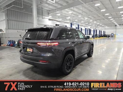 2025 Jeep Grand Cherokee Laredo