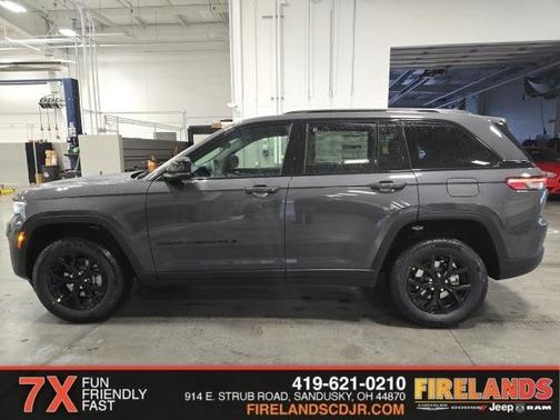 2025 Jeep Grand Cherokee Laredo