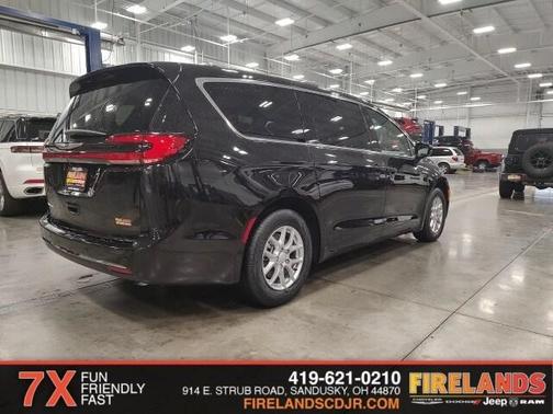 2026 Chrysler Pacifica Select