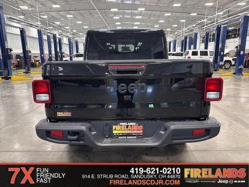 2025 Jeep Gladiator Sport
