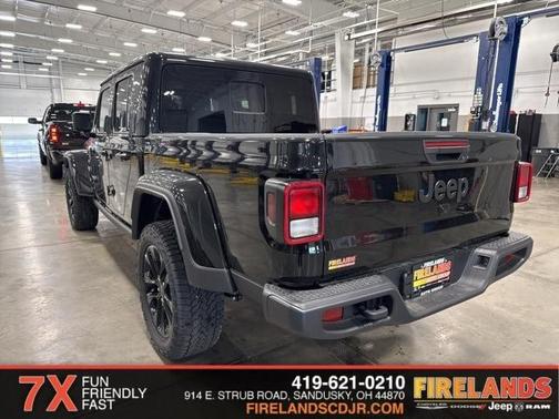 2025 Jeep Gladiator Sport