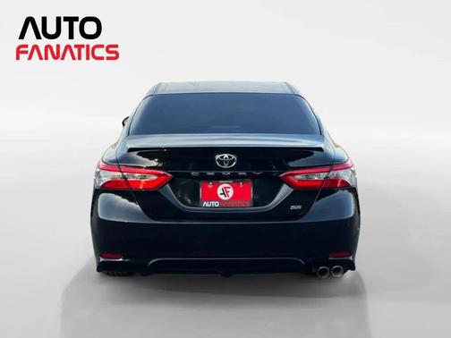 Midnight Black Metallic 2018 Toyota Camry SE