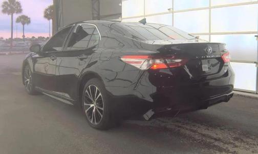 Midnight Black Metallic 2019 Toyota Camry SE