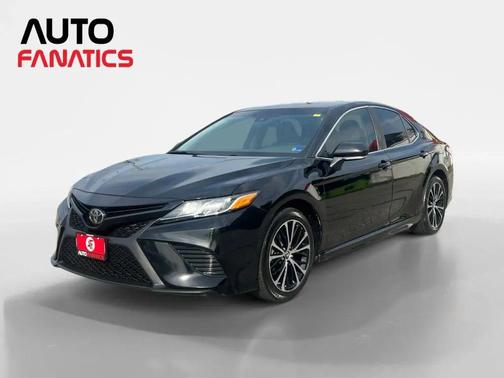 Midnight Black Metallic 2019 Toyota Camry SE