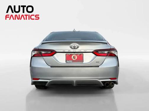 Silver Sky Metallic 2022 Toyota Camry SE
